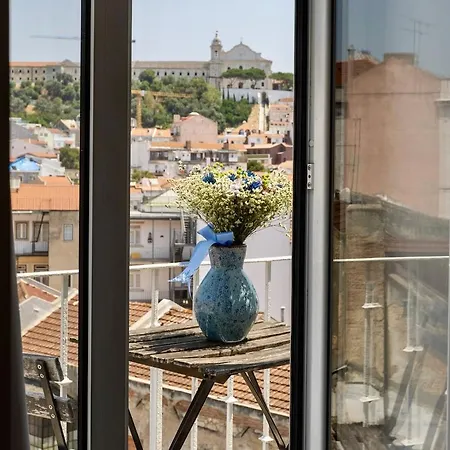 Amazing Downtown Apt With Small Balcony With View Over The Castle-3